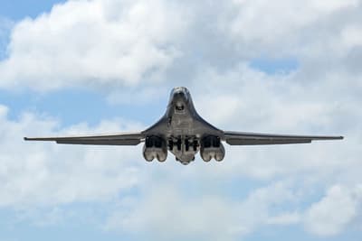 ABD Hava Kuvvetleri B-1B Bombardıman Uçağı Baltık Tatbikatında NATO'nun Yeni Hava Savunma Çerçevesine İlk Kez Katıldı