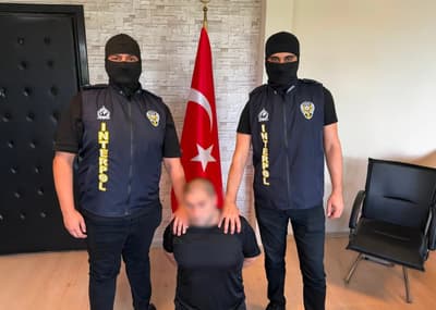 İki Örgüt Elebaşı ve Üyeleri Türkiye'ye İade Edildi