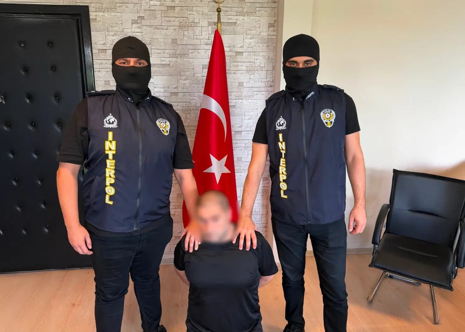 İki Örgüt Elebaşı ve Üyeleri Türkiye'ye İade Edildi