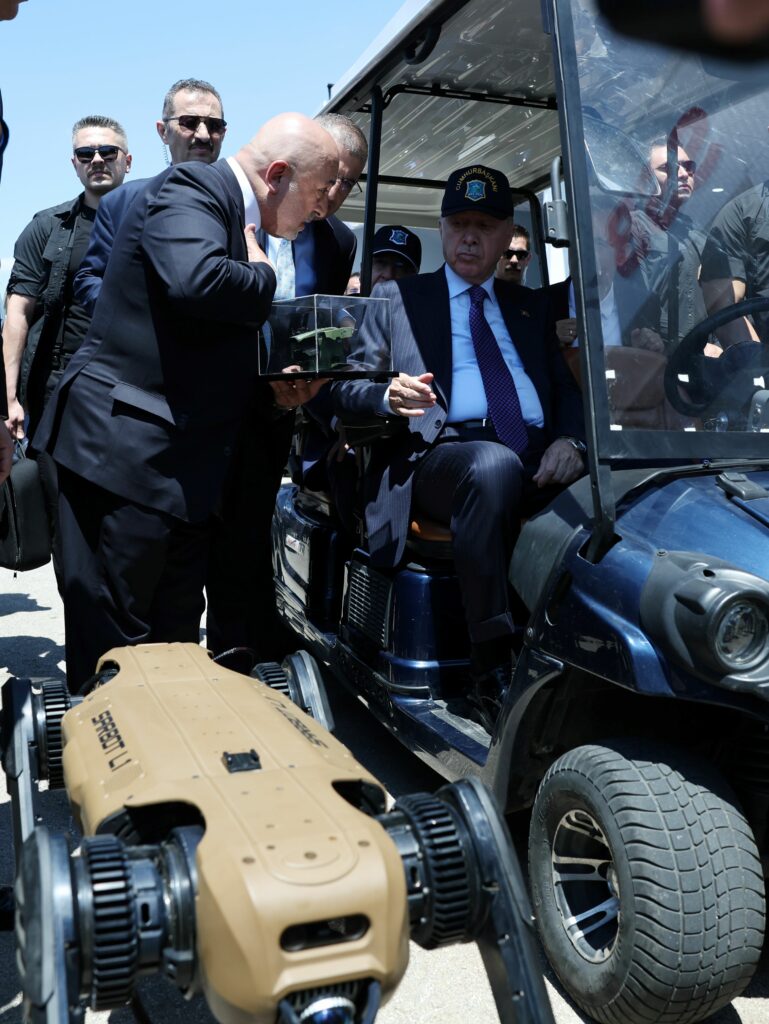 EFES 2026’nın İlgi Çeken Ürünlerinden Biri de SARSILMAZ’ın Yerli Silahlı Robotu SARBOT L1’di