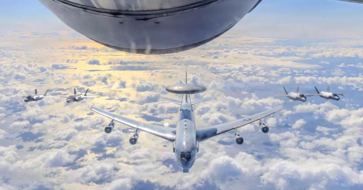 ABD F-35A ve E-3 Sentry uçakları Bering Denizi'nde ağ destekli hava gücü sergiledi