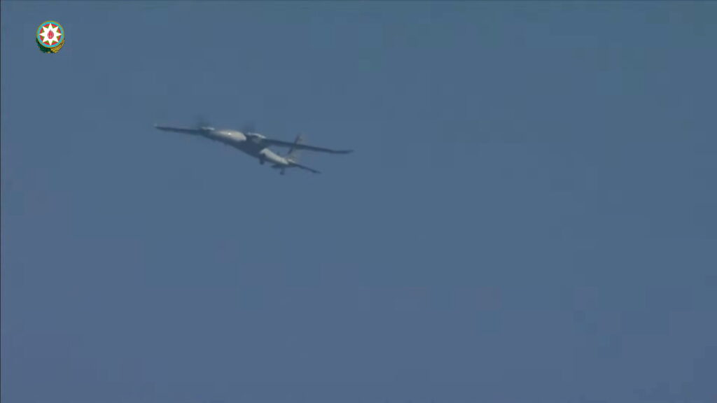 Bakü’de Azerbaycan, Türkiye ve Pakistan Ordu Birlikleri; Bayrağında Ay-Yıldız Bulunan Üç Ülkenin Millî Marşları…