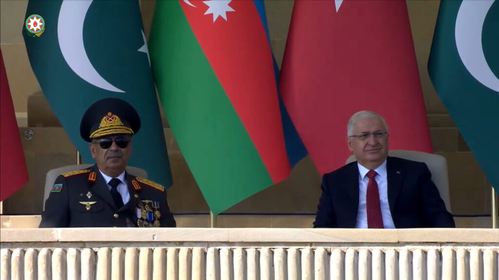 Bakü’de Azerbaycan, Türkiye ve Pakistan Ordu Birlikleri; Bayrağında Ay-Yıldız Bulunan Üç Ülkenin Millî Marşları…