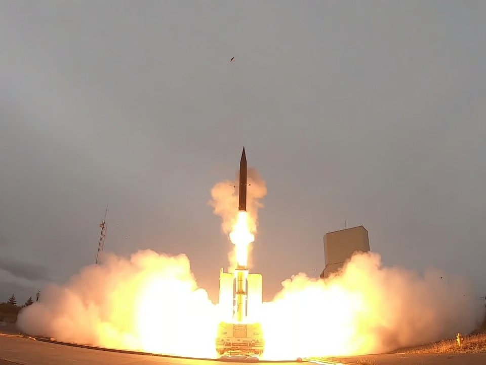 İsrail Arrow balistik füze önleme sistemi üretimini artırma kararı aldı
