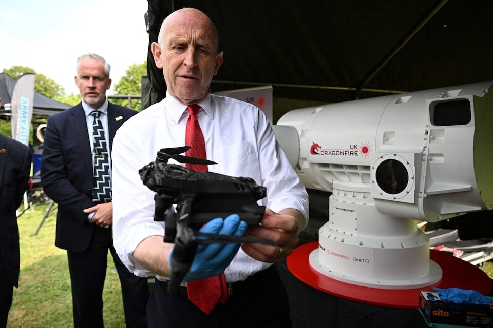 Kraliyet Donanması’ndan “lazer silahı” için anlaşma