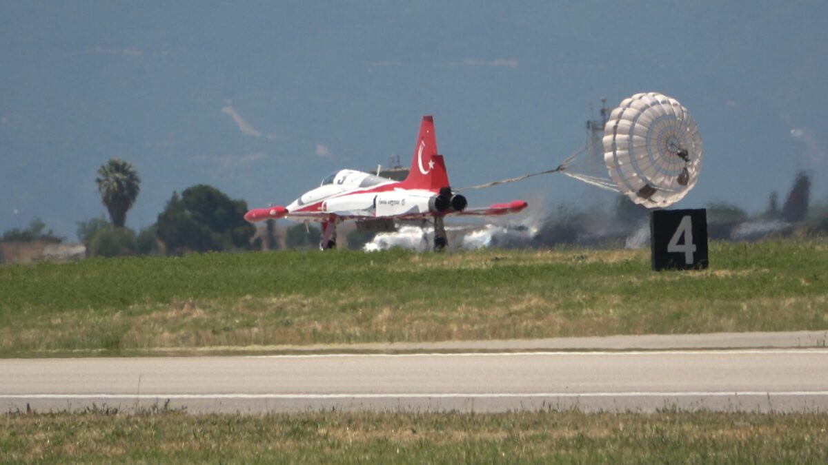 Kuruluşunun 115’inci Yıl Dönümünü Kutlayan Türk Hava Kuvvetlerinin İzmir Çiğli’deki Stratejik Üssü 2’nci Ana Jet Üs Komutanlığı
