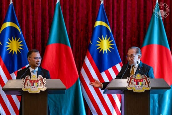 Viral Videonun Ötesinde: Bangladeş Başbakanı Malezya'da Ne Başardı?
