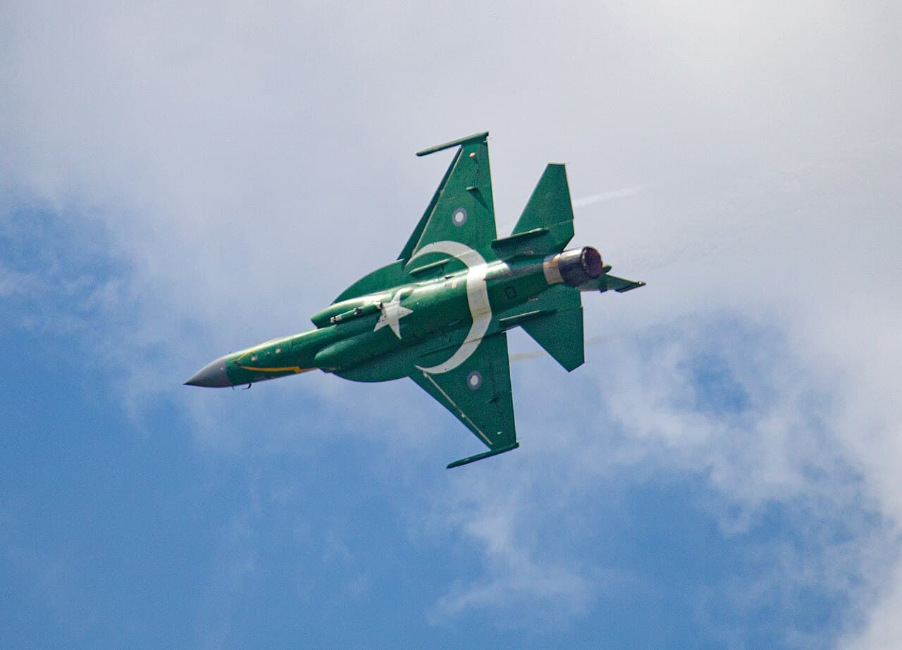 JF-17 Thunder: Pakistan'ın Çok Rollü Savaş Uçağının İçyüzü