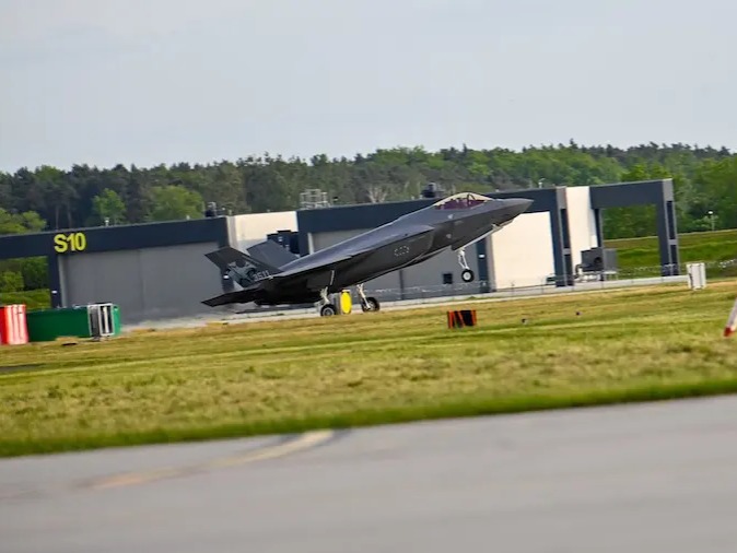 Polonya ilk F-35A Husarz savaş uçaklarını teslim aldı