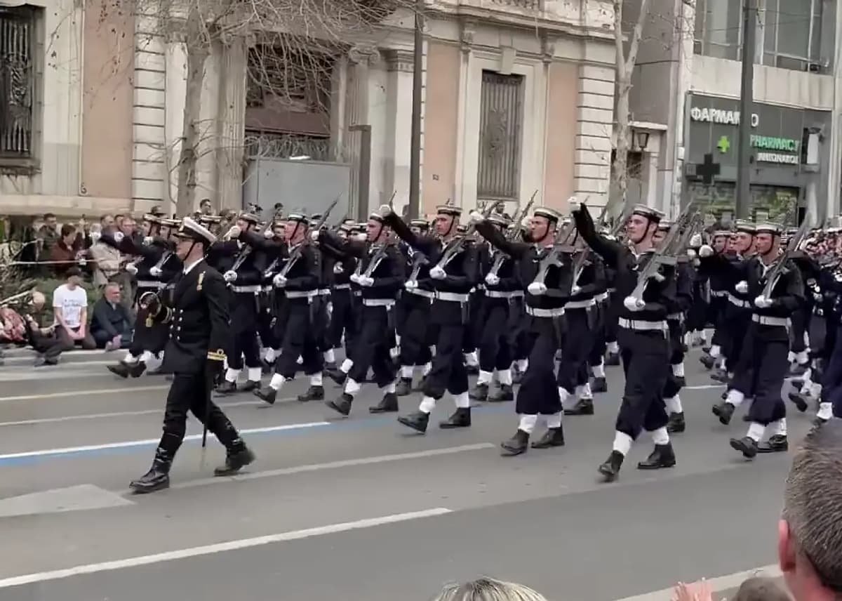 Yunanistan Savunma Sanayisini Güçlendiriyor