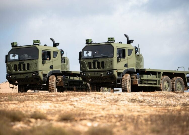 İspanya, Avrupa’nın ilk otonom askeri konvoyunu tanıttı