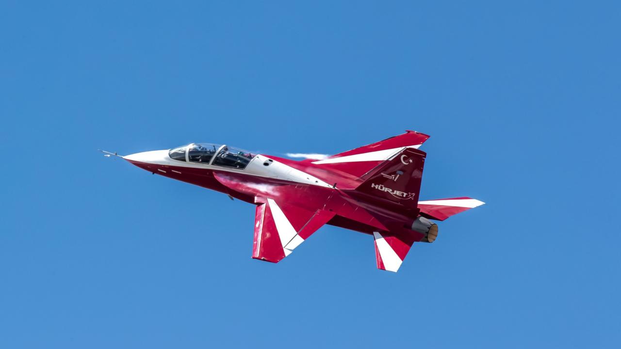 Milli jet eğitim uçağı HÜRJET’in İspanya'ya ihracatı için imzalar atıldı