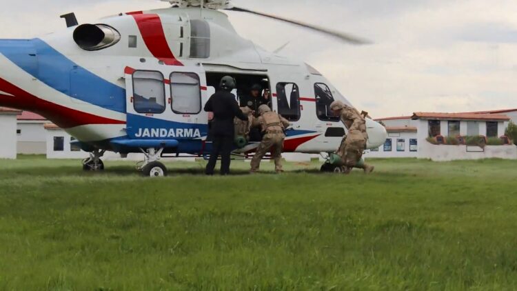 GÖKBEY helikopteri komando eğitiminde ilk kez sahada