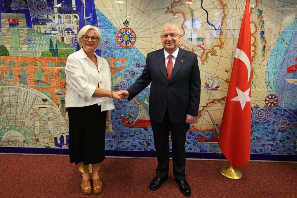 Millî Savunma Bakanı Yaşar Güler Ankara Zirvesi Öncesinde Brüksel’de Yapılan NATO Savunma Bakanları Toplantısı’nda Önemli Görüşmeler yaptı