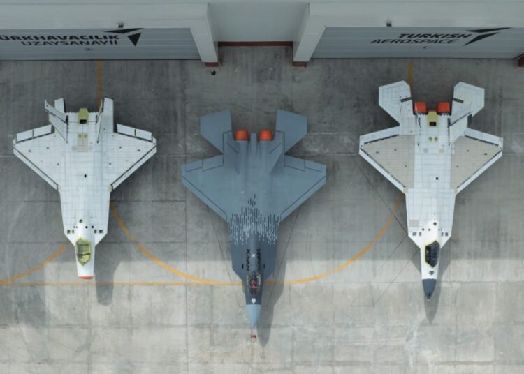 Millî Muharip Uçak KAAN projesi kapsamında üretilen tam boy statik test uçağı hangardan çıktı
