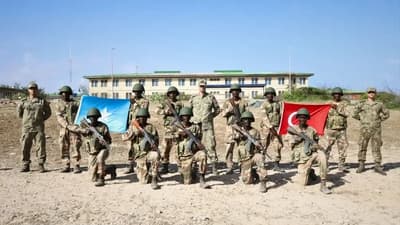 Somali Cumhurbaşkanı Mahmud, Türkiye tarafından eğitilen Gorgor Komandolarını ziyaret ederek teşekkür etti