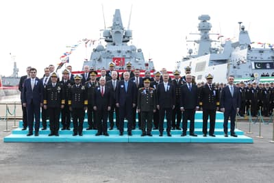 Deniz Platformlarının Hizmete Giriş, Bayrak Çekme ve İlk