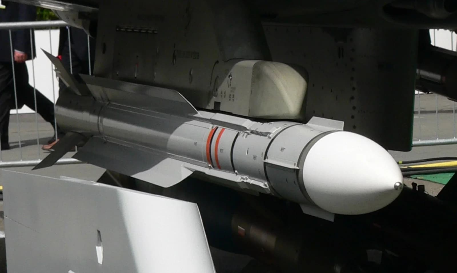 R-77 Rus hava-hava füzesi