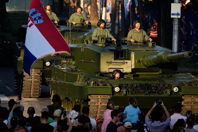 Bir Avrupa ülkesi daha zorunlu askerliğe geri döndü