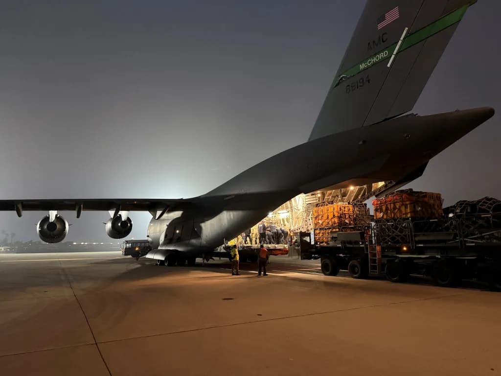 ABD C-17 Taşıma Uçakları Venezuela Deprem Yardımı İçin Karayiplere İniyor