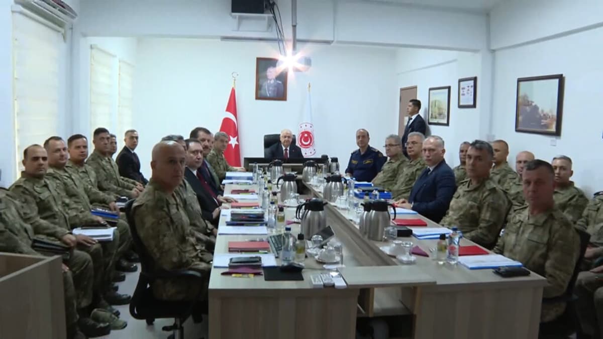 Milli Savunma Bakanı Yaşar Güler, KKTC'de 14. Zırhlı Tugayı Ziyaret Etti