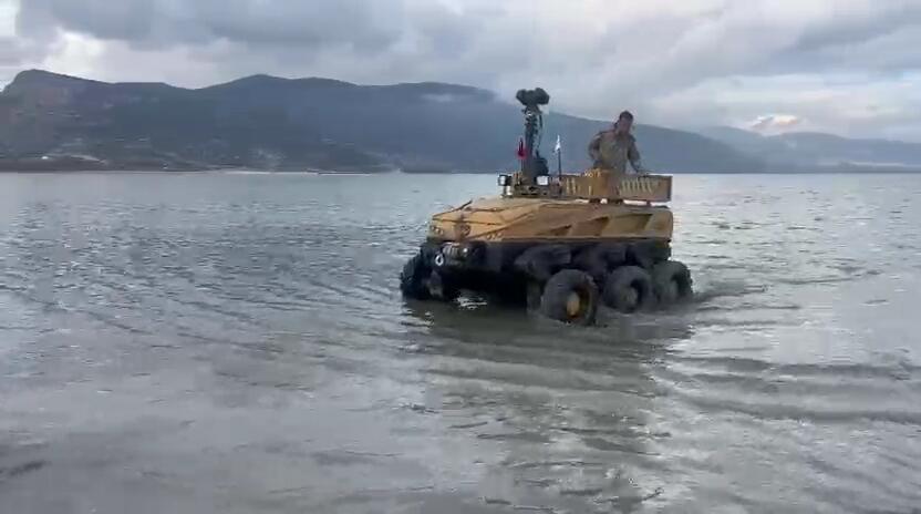 Aslanların Yanında Bir BOZKURT!