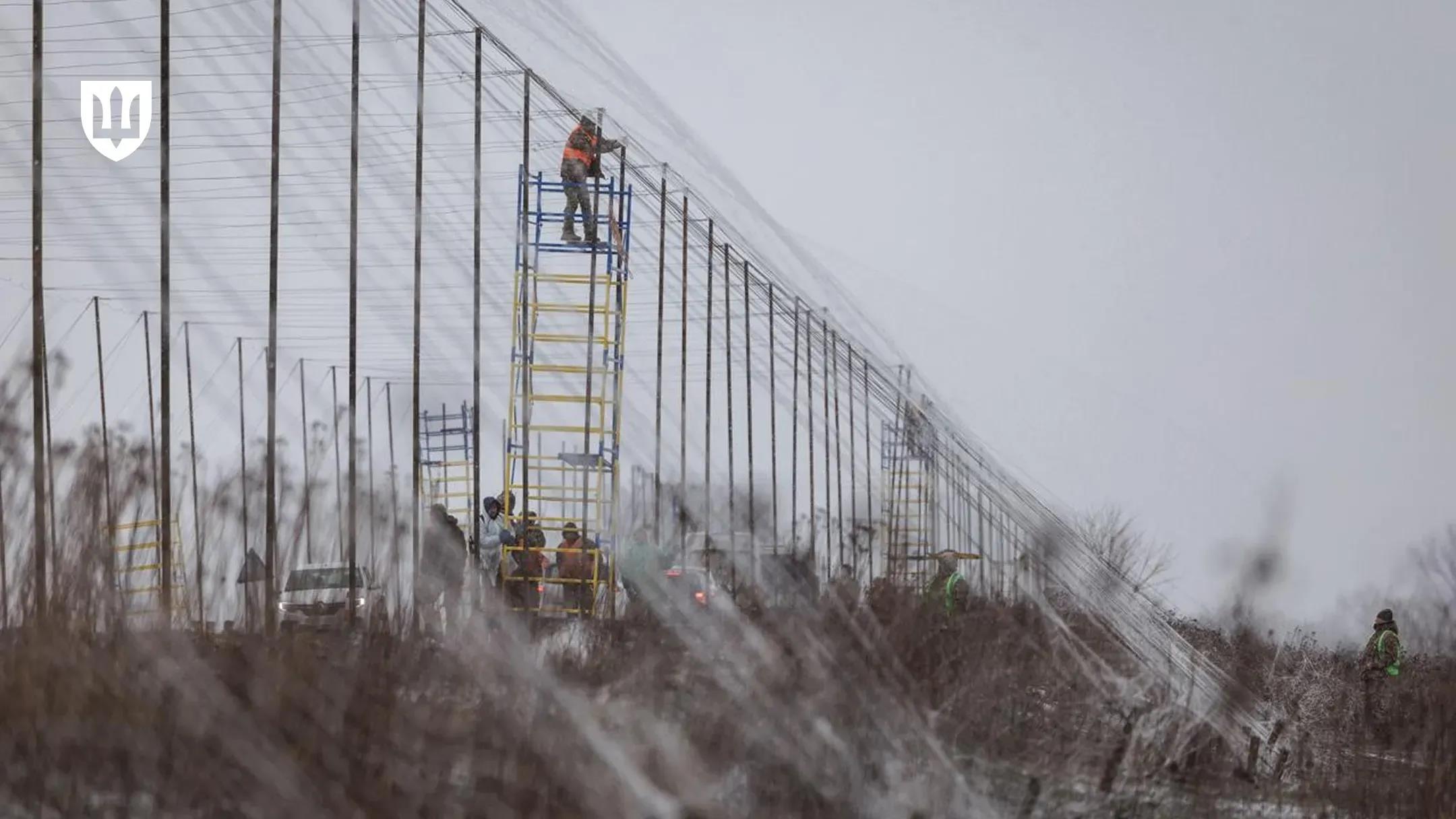 Ukrayna, Rus dronlarından korunmak için yolları balıkçı ağlarıyla örttü