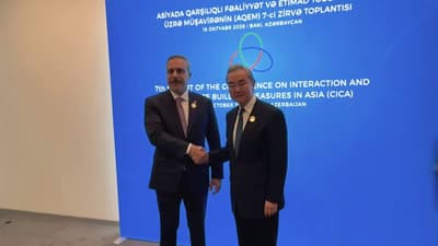 Dışişleri Bakanı Hakan Fidan, Azerbaycan'ın başkenti Bakü'de düzenlenen Asya'da İşbirliği ve Güven Artırıcı Önlemler Konferansı (CICA) 7. Zirvesi kapsamında Çin Dışişleri Bakanı Wang Yi ile bir araya geldi.