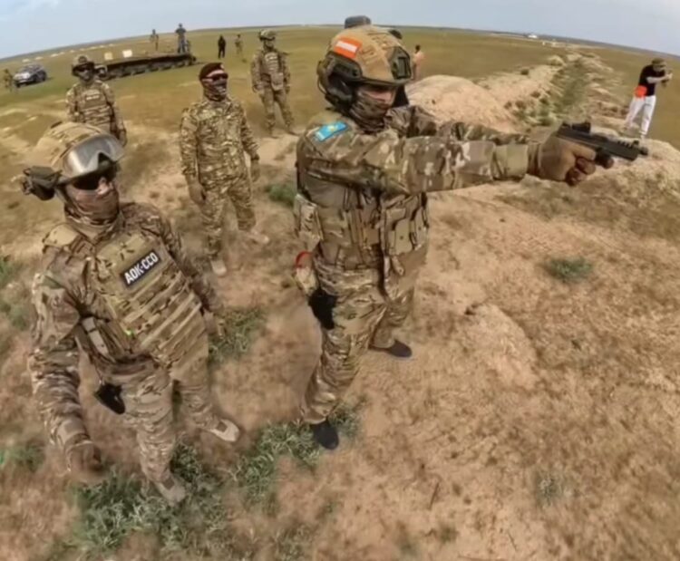 Kazak Özel Kuvvetleri SAR9 SP kullanıyor