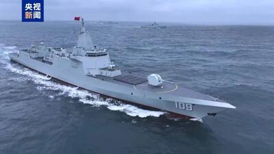 Çin iki yeni Type 055 güdümlü füze destroyerini tanıttı