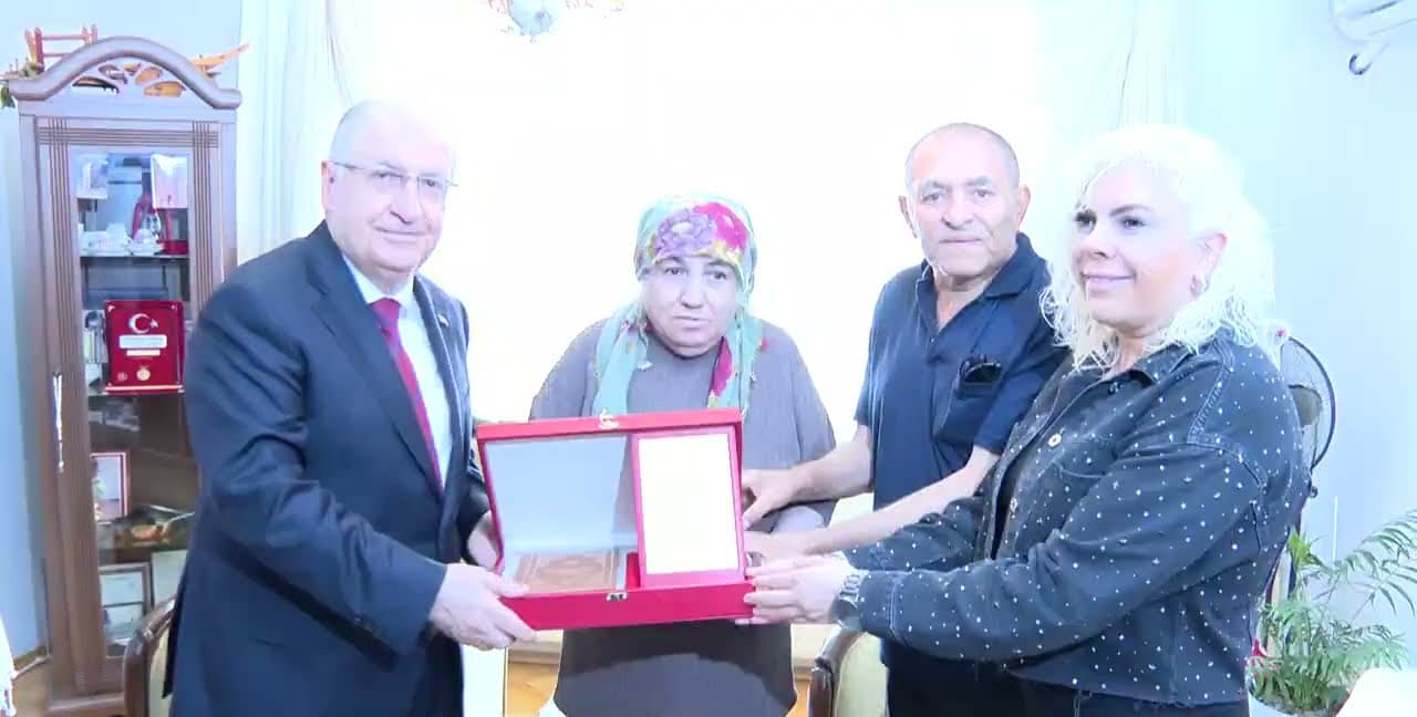 Millî Savunma Bakanı Yaşar Güler, İstanbul Maltepe'de Esnaf ve Şehit Ailemizi Ziyaret Etti