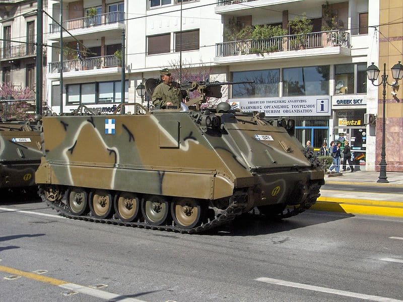 Yunanistan Lübnan’a 13 zırhlı araç hibesi