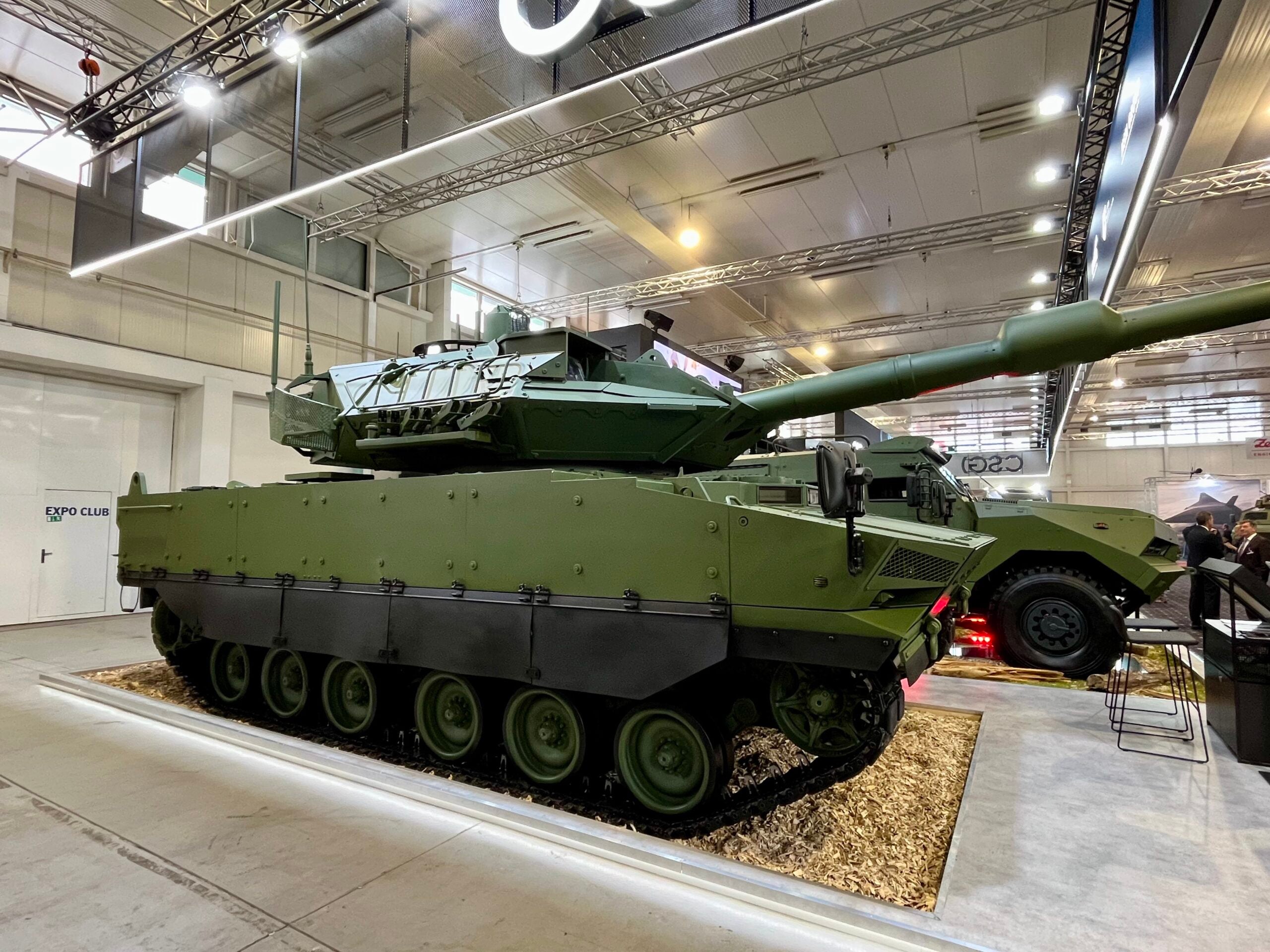 FNSS’nin yeni orta sınıf tankı: CFL-120 Karpat