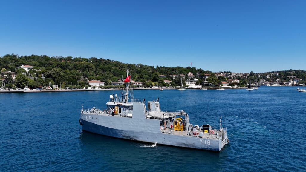 Deniz Kuvvetleri Kupası Uluslararası Yat Yarışı İstanbul Boğazı’ndan Verilen Komutla Başladı