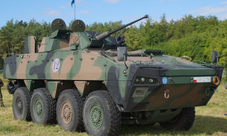 Polonya ordusunun yeni tugayı Rosomak zırhlı personel taşıyıcılarını teslim aldı