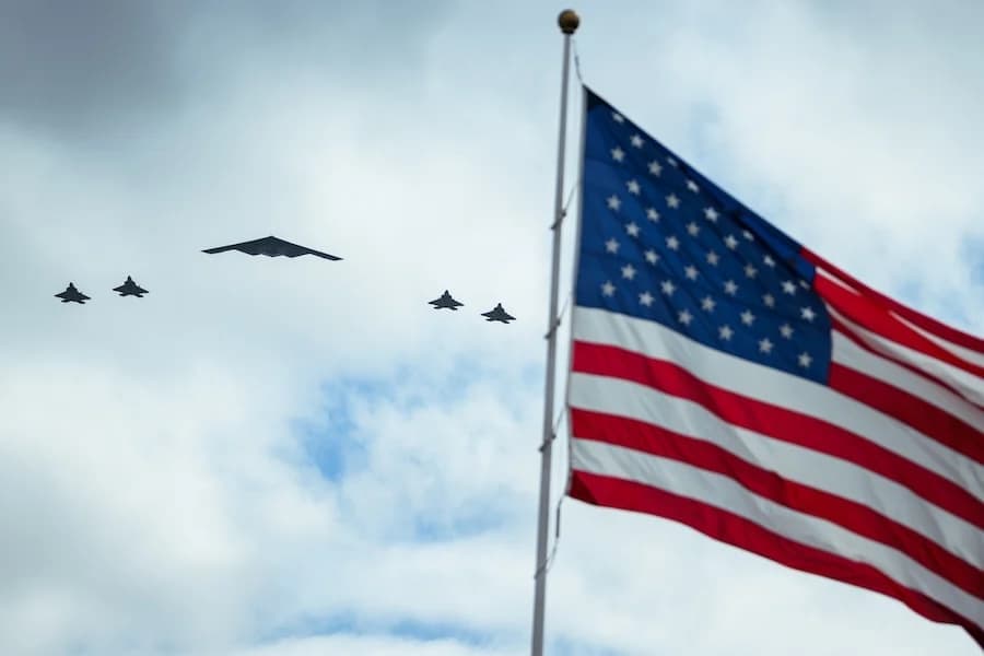 Şi Jinping'in Washington ziyareti sırasında B-1B ve B-2 uçakları geçit yaptı