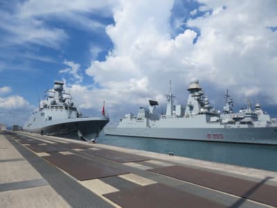 TCG BURGAZADA NATO Daimî Görev Grubu-2 (SNMG-2) görevi kapsamında 25-29 Eylül'de Taranto/İtalya Limanı'nı ziyaret etti.