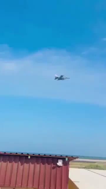 Somali’de konuşlu Türk Hava Kuvvetleri’ne ait bir F-16, Baidoa’da ağır çatışmaların sürdüğü sırada Mogadişu’daki Aden Adde Uluslararası Havalimanı’ndan havalandı.