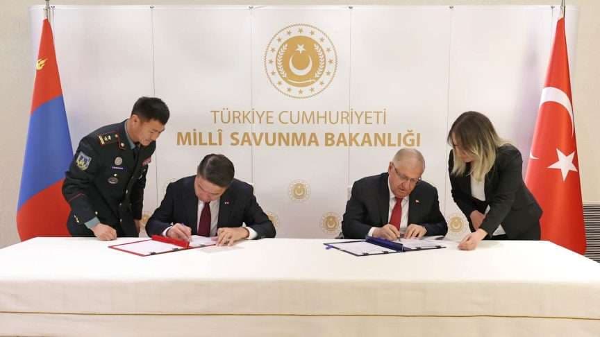 Bakan Güler, Moğol mevkidaşı Damba ile Askeri Eğitim İş Birliği Anlaşması imzaladı