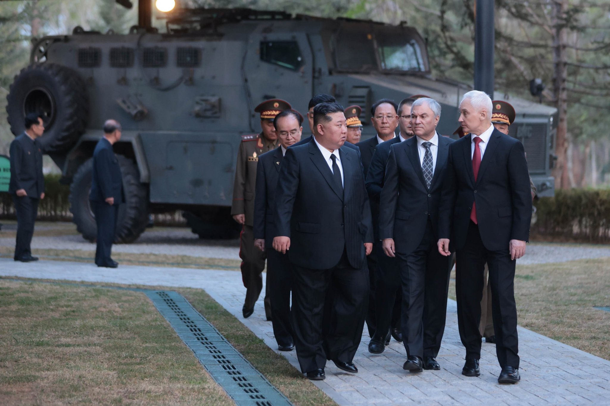 Kuzey Kore’de “Savaş Ganimeti” Sergisi: Türk Yapımı KİRPİ Pyongyang’da!