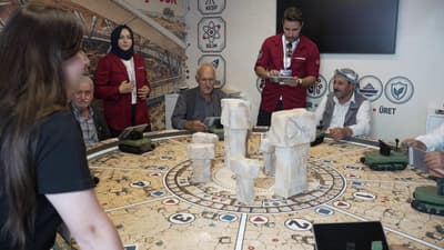 Şanlıurfalı büyüklerimiz, BARKAN Atölyesinde çocuklar gibi eğlendi, eğlendirdi.
