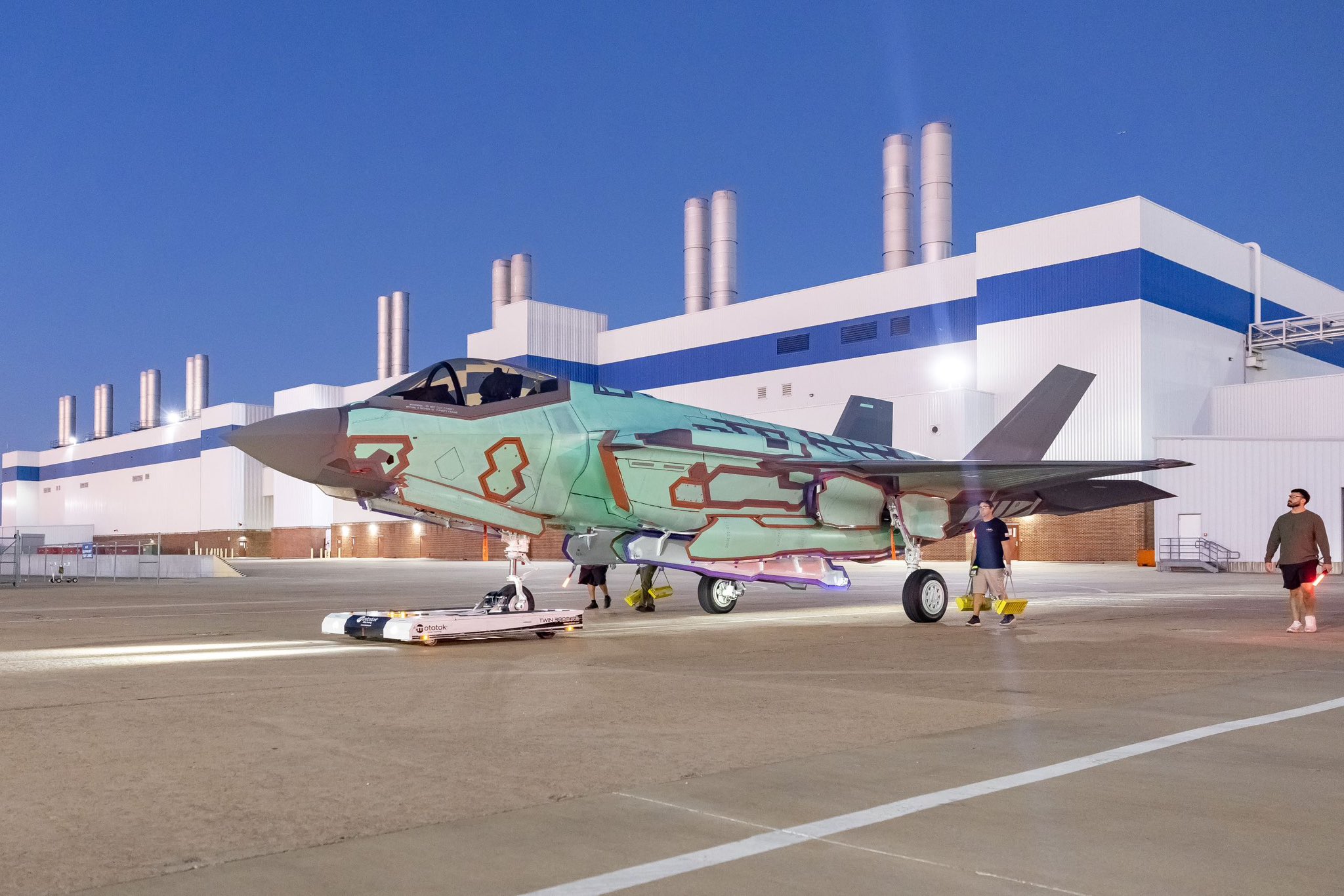 Finlandiya’nın ilk F-35 savaş uçağı montaj hattından çıktı